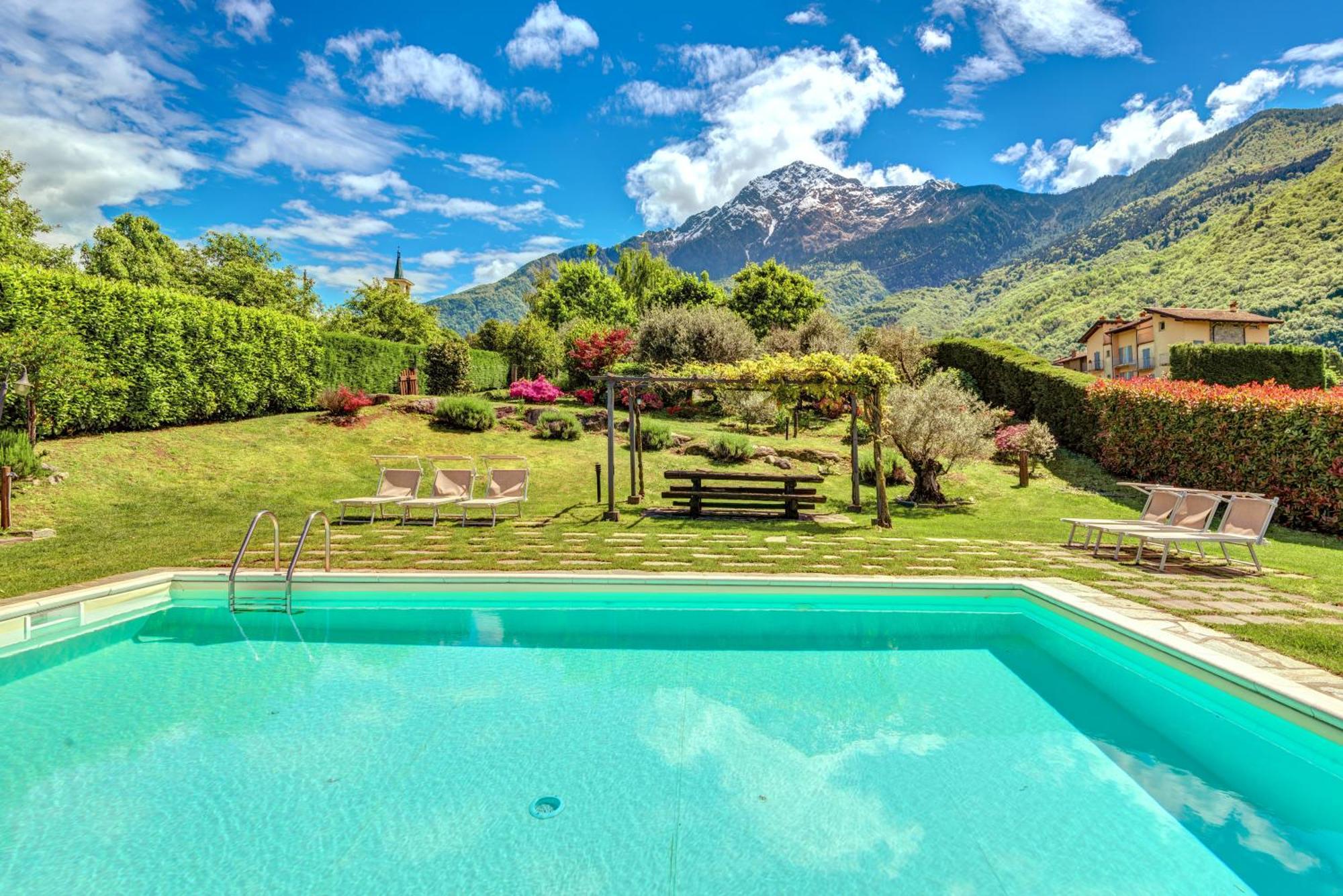 Villa La Corte With Amazing Pool And Garden Colico Eksteriør billede