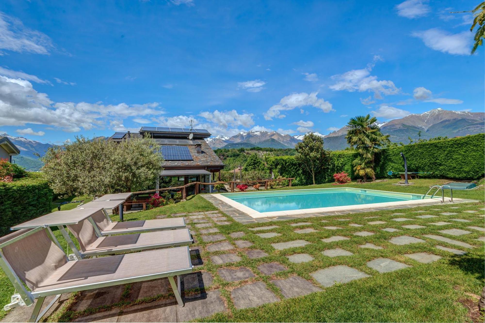 Villa La Corte With Amazing Pool And Garden Colico Eksteriør billede