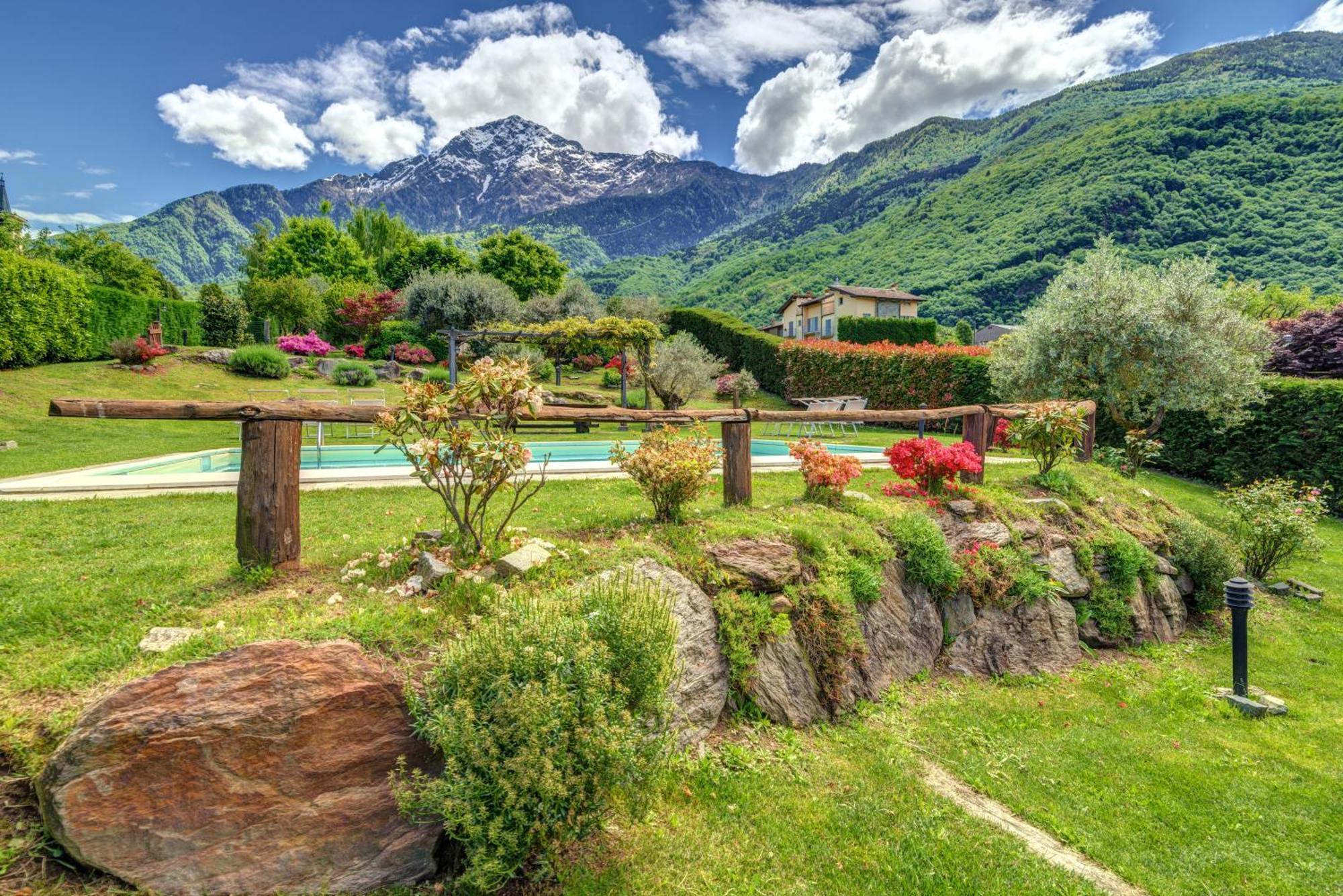Villa La Corte With Amazing Pool And Garden Colico Eksteriør billede
